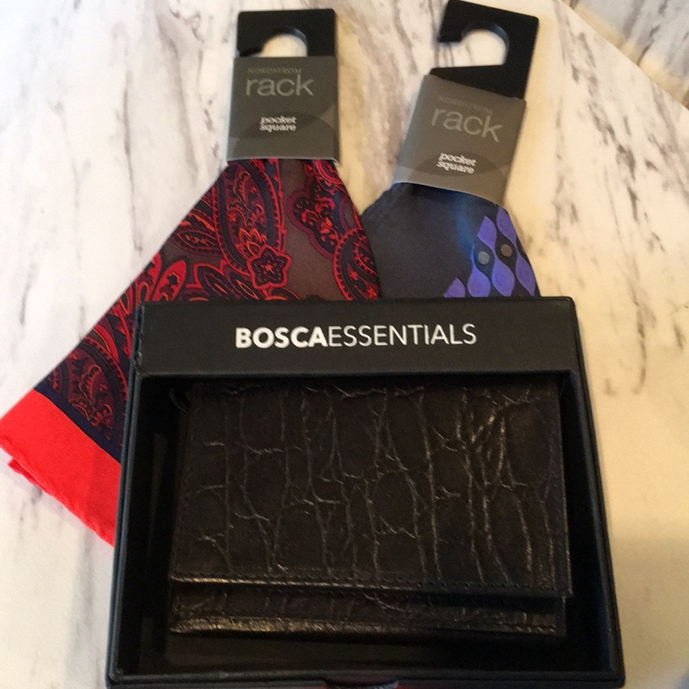 BOSCA Leather TriFold Wallet w 2 FREE Silk Squares